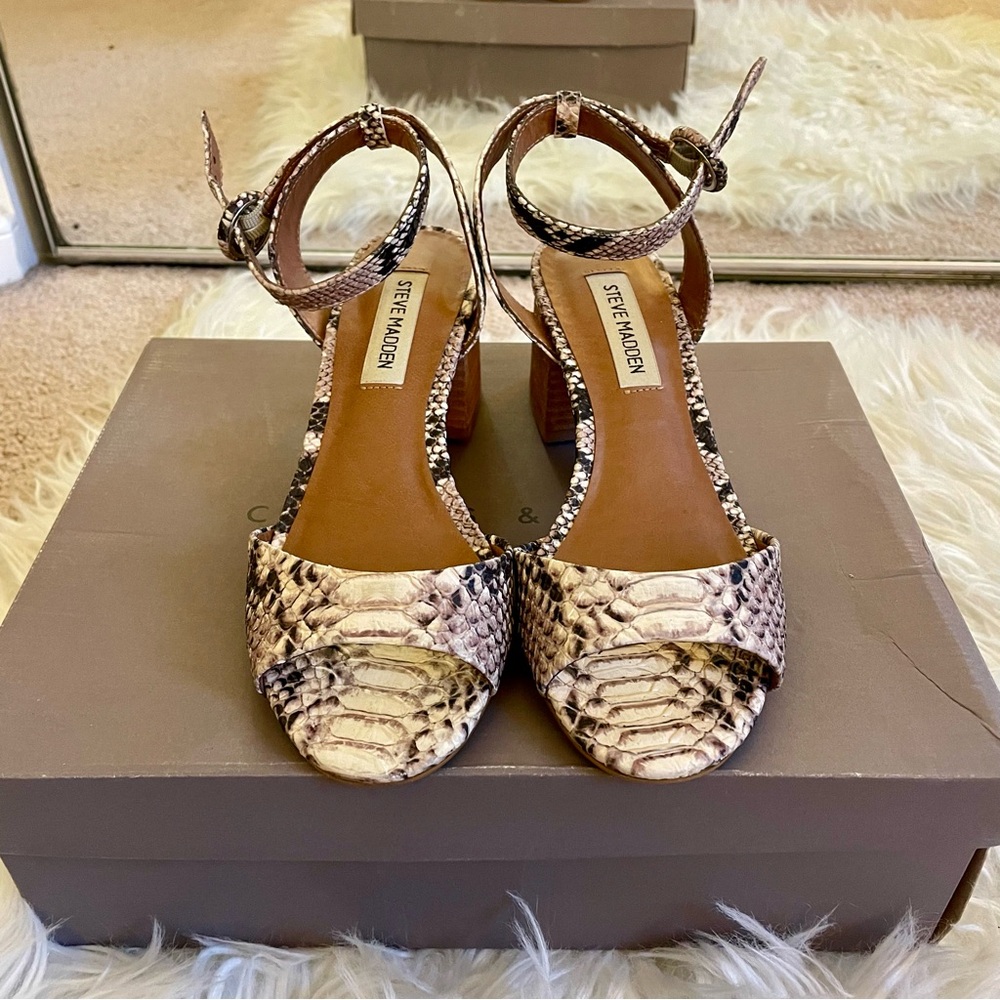 Steve Madden Runway Women's Snake Sandals Size5 Ankle Wrap 2.5" Heel